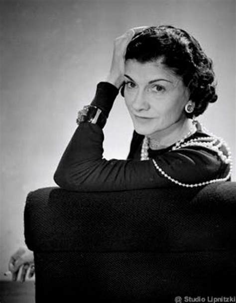 coco chanel biographie courte|l'histoire de coco chanel.